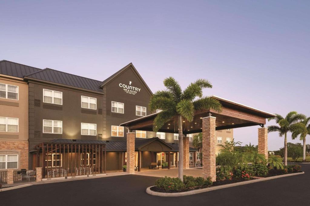 Braden River Hotel | Country Inn & Suites by Radisson, Bradenton-Lakewood-Ranch, FL