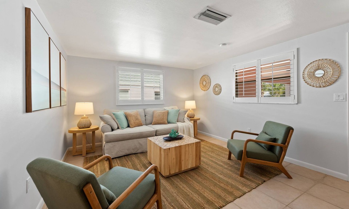 Sarasota House | Couples Beach Getaway, 3 houses from the beach! - Summer Lovin'