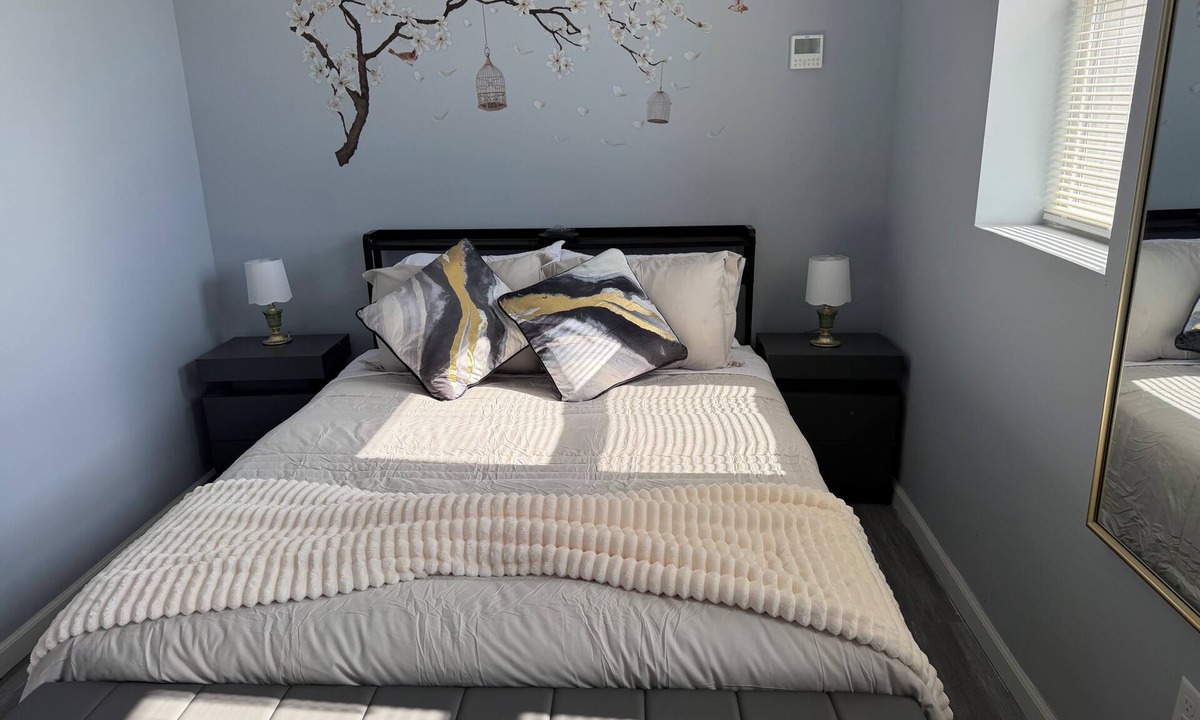 Forest Hill Apartment | Cozy 1-bedroom apartment in delightful Newark with AC