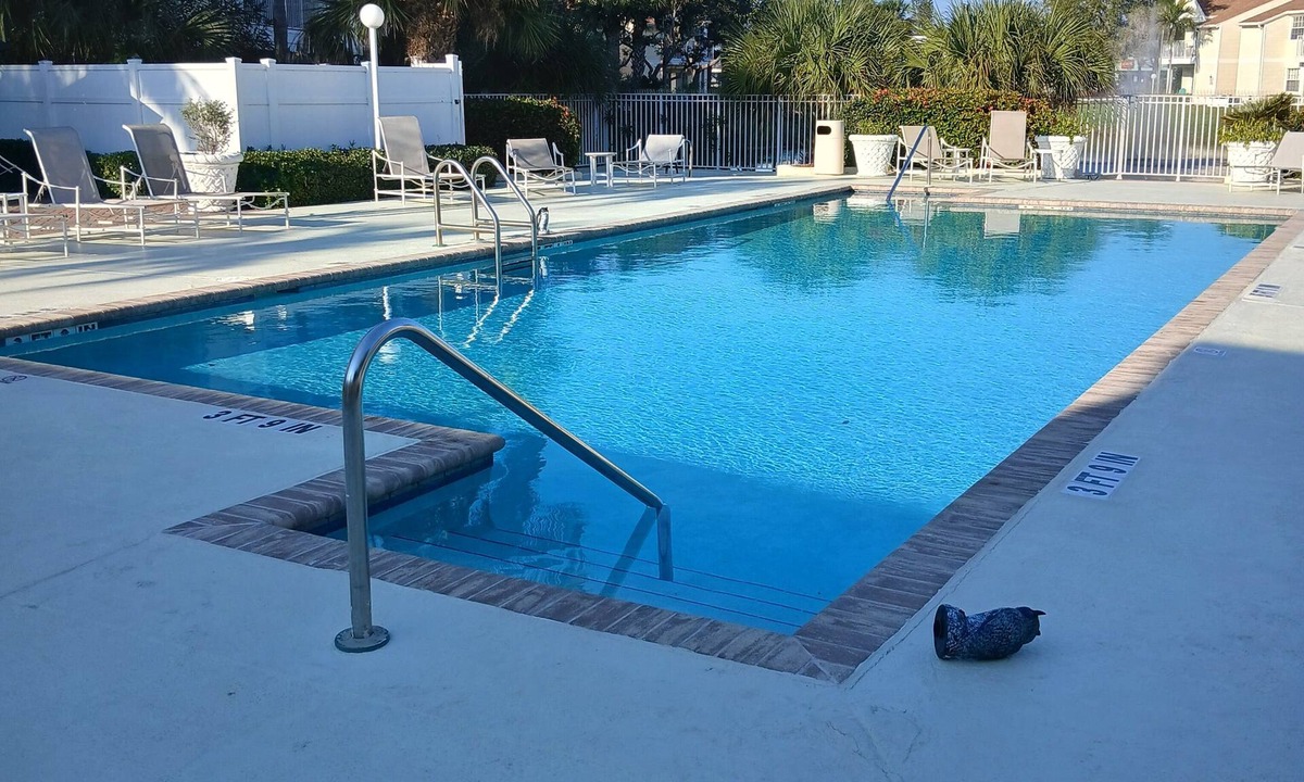 Ocean Side Village Condo | Cozy 1-bedroom condo close to the beach with Pool, Hot Tub and gym.