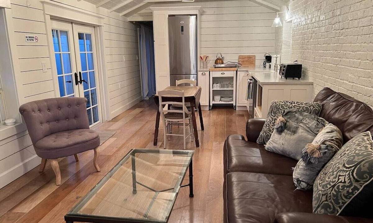 Southgate Apartment | Cozy 1BR in Pinecraft 10 Min to Sarasota Fun