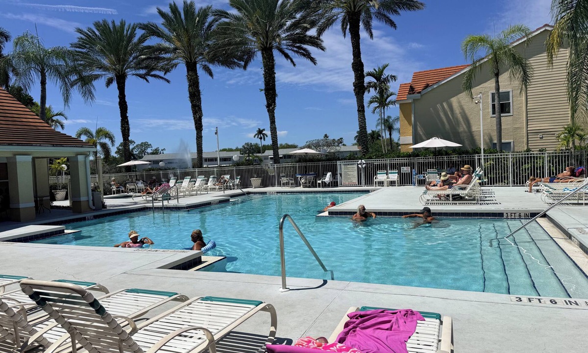 Villas Condo | Cozy 2-bedroom/2 bath Condo in beautiful Ft Myers Florida. Many amenities!