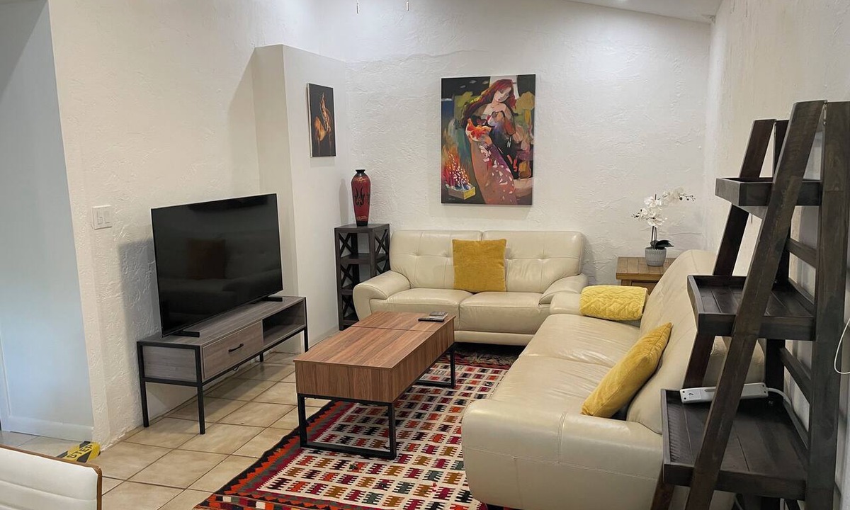 Pompano Beach Cottage | Cozy 2-bedroom cottage, 3 miles to marvelous Beaches
