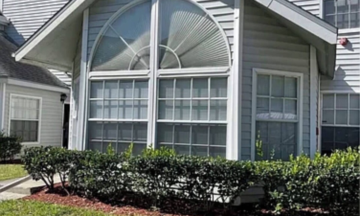 Lake Magdalene Condo | Cozy 2-bedroom condo with AC in excellent Tampa location