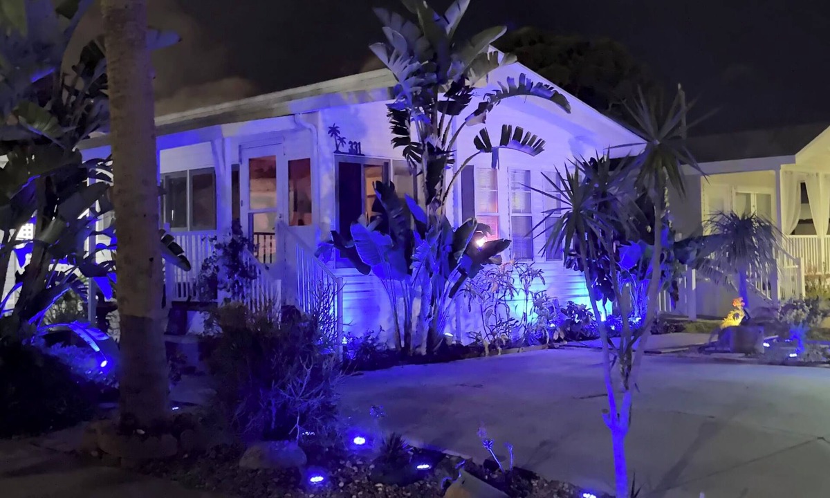 North Naples Cottage | Cozy 2-bedroom cottage with AC in quaint Naples