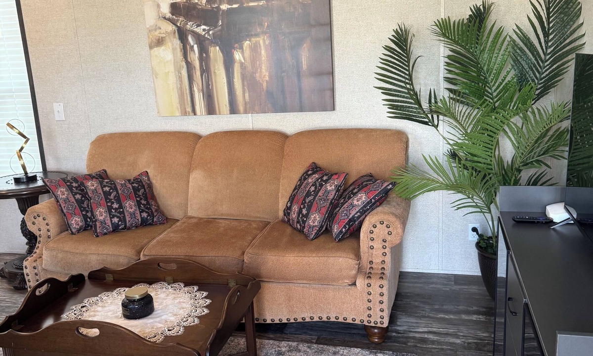 Nokomis House | Cozy 2-bedroom home in marvelous Nokomis with WiFi, AC