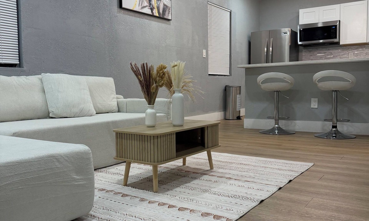 Town N County Park House | Cozy 2-bedroom house in pleasant Tampa with air conditioning