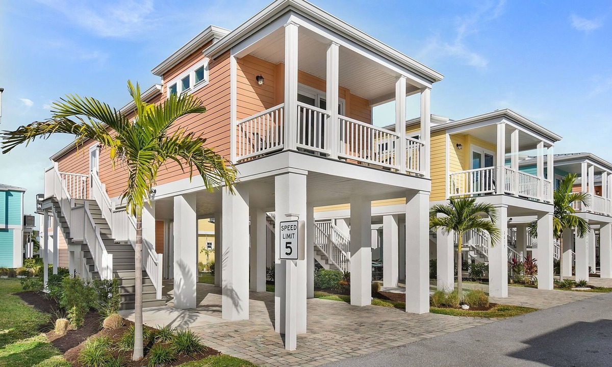 Jensen Beach House | Cozy 2-bedroom stilt house in peaceful Jensen Beach with AC