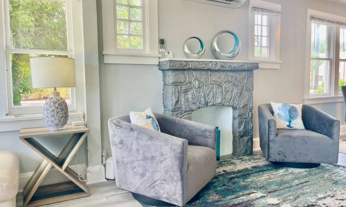 Lake Worth Cottage | Cozy 2-bedroom cottage in lovely Lake Worth Beach with AC