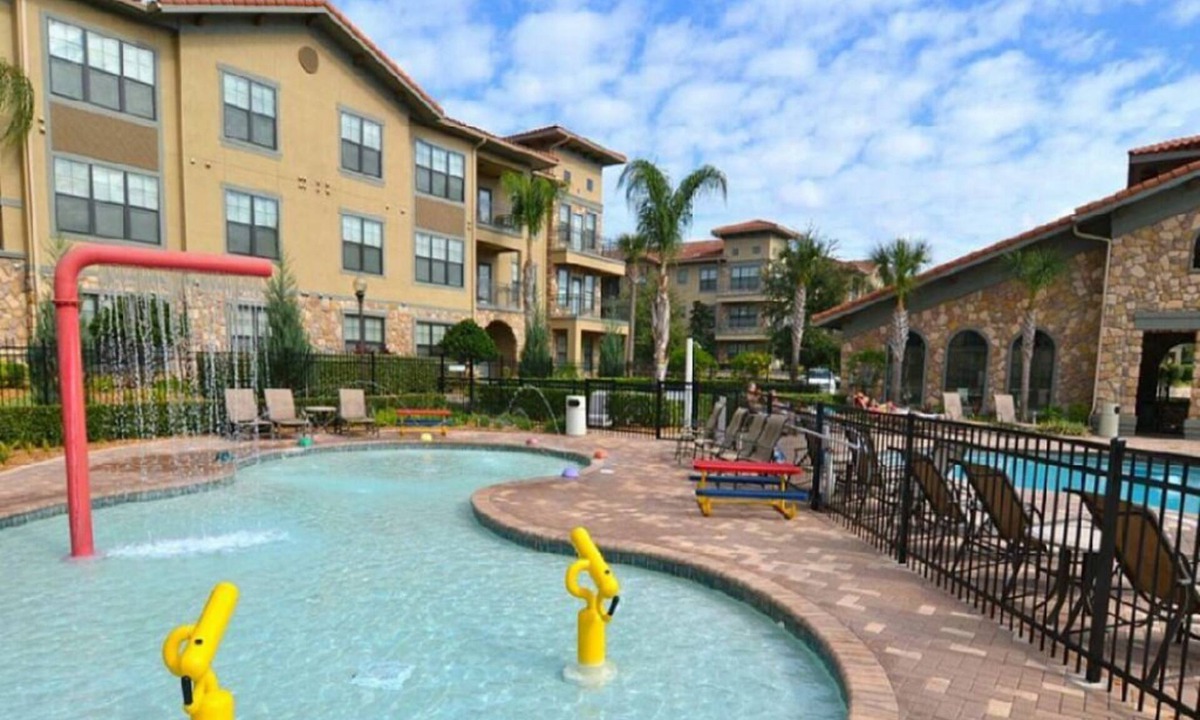 Regal Palms Condo | Cozy 3 Bedroom 3 Bathroom Condo in Bella Piazza