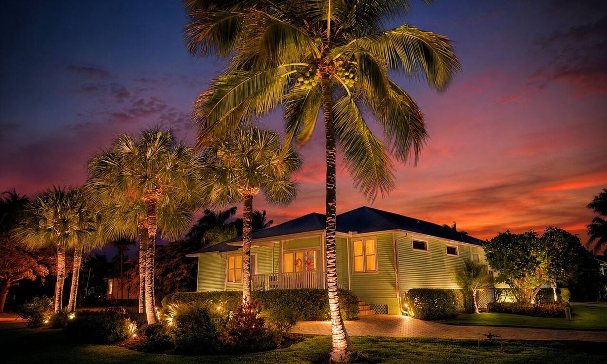 Bonita Springs House | Cozy 3BR house w/AC minutes from the best beaches & minutes to Naples 5th Ave