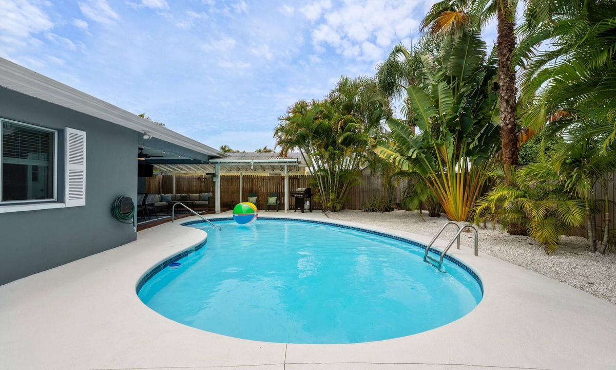 Walsingham House | Cozy 3BR Oasis w/Pool- 8 min to Indian Rocks Beach