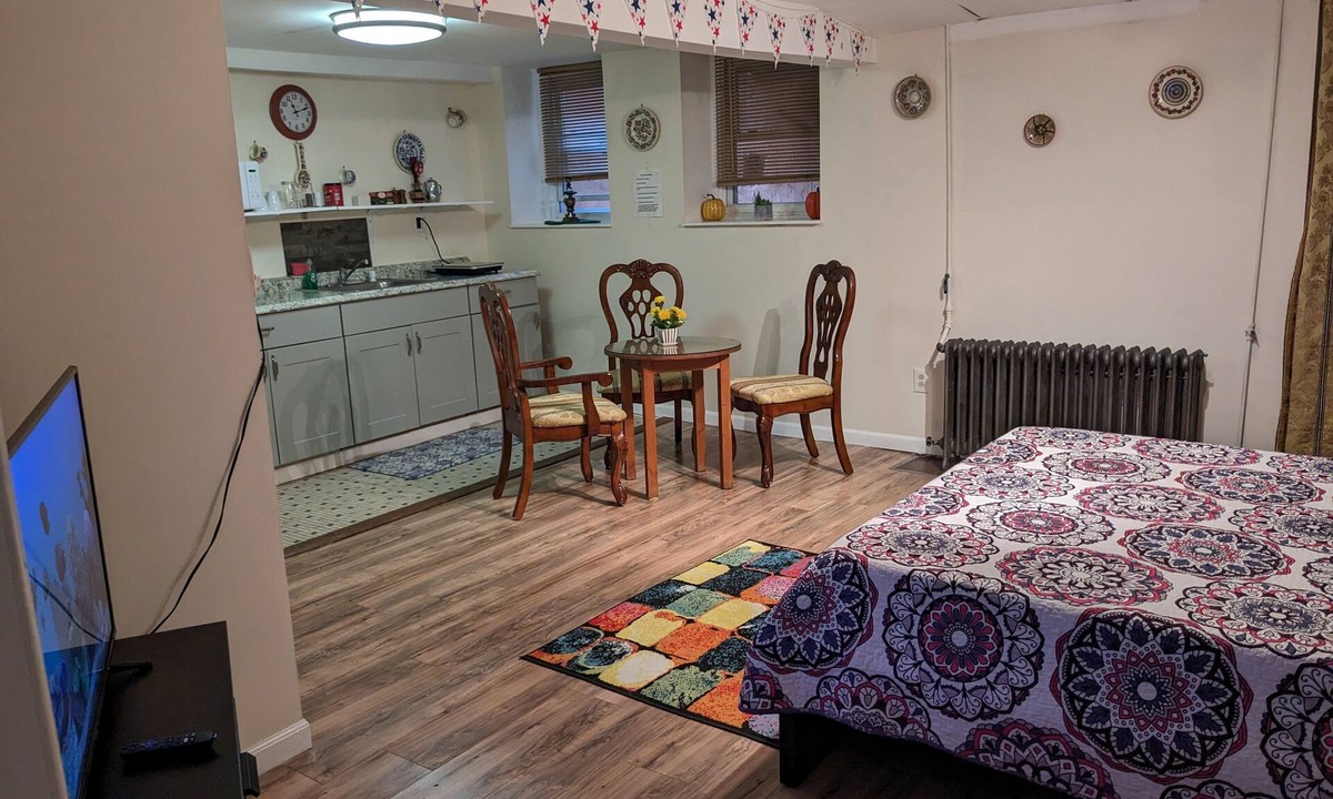 West New York House | Cozy and cute private studio close to Manhatan very affordable near NYC skyline