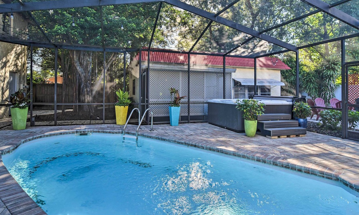 Gulfport Cottage | Cozy Cottage Retreat: 2 Mi to Gulfport Beach!