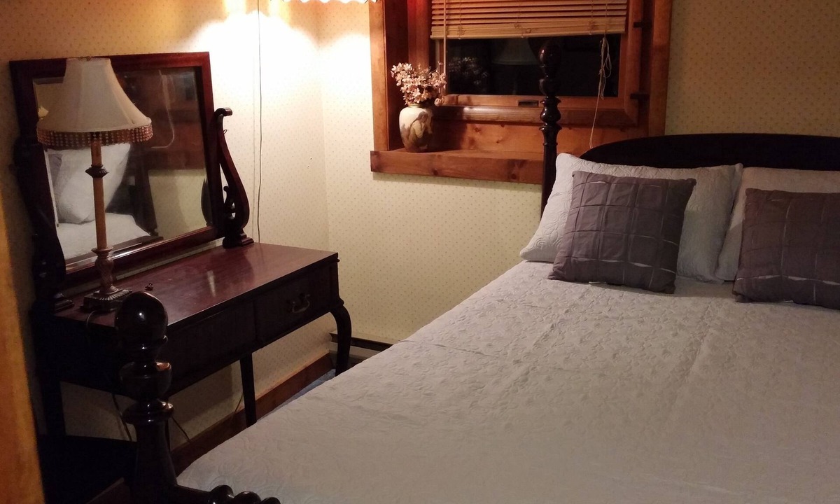 Whitney Point Bed & Breakfast | Cozy Country Private Apartment