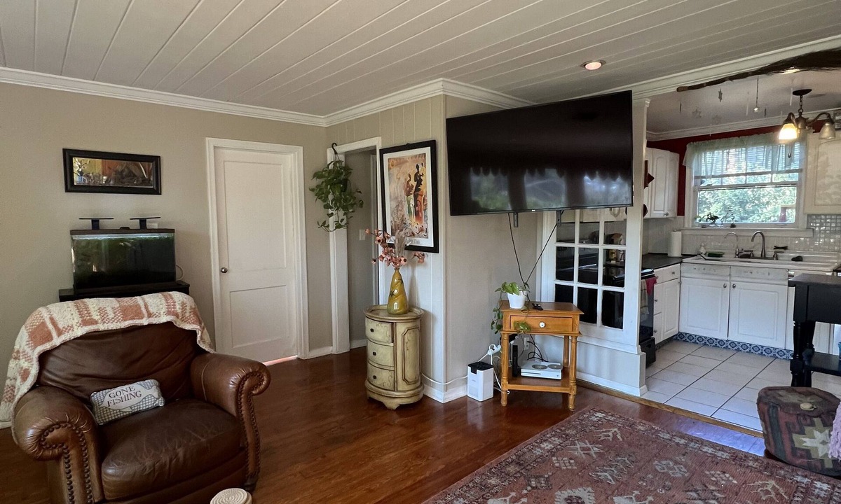 Alta Vista House | Cozy Florida cottage- 2 miles to downtown Sarasota, 4 miles to siesta key beach!