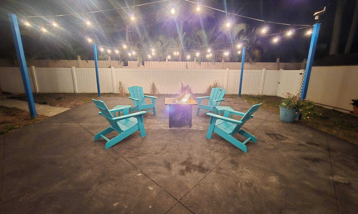 South Venice House | Cozy home with private lanai & patio. Parking for boat & camper w elec & h20!