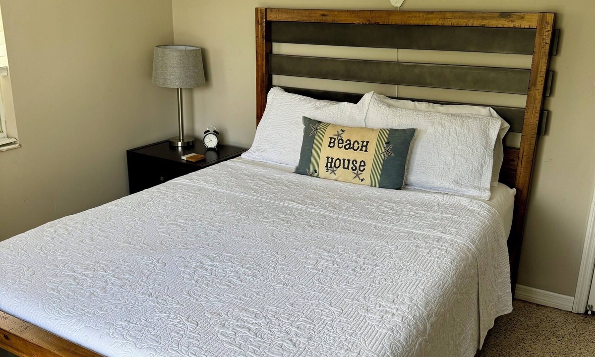 Fossil Park House | Cozy North St. Pete Pet-Friendly Cottage