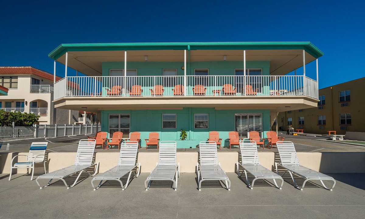North Redington Beach Condo | Cozy Oceanfront Studio with Balcony- Walk to Everything!
