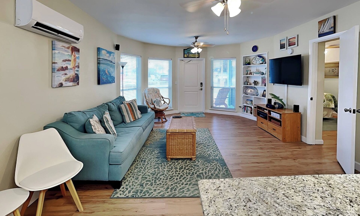 North Redington Beach Condo | Cozy Oceanfront Condo With Beach Access- Central Location