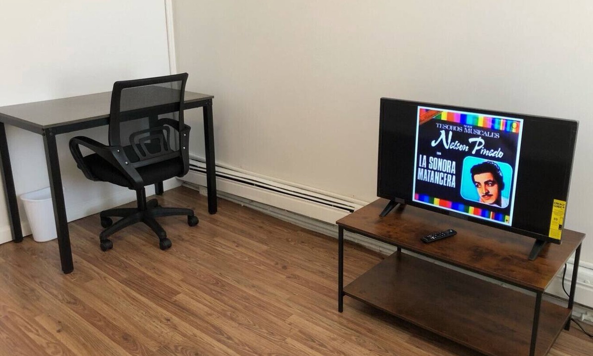 Perth Amboy Apartment | Cozy private 1-bedroom, own street entrance, convenient Perth Amboy location