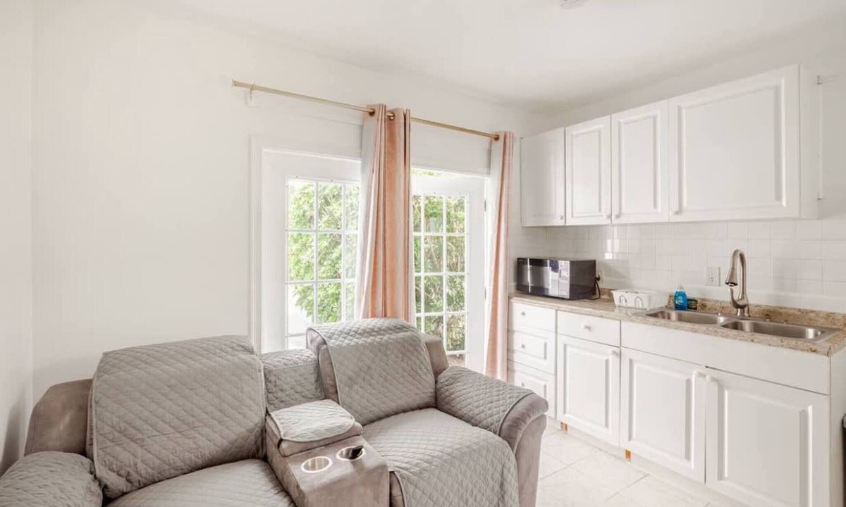 Florida Ridge Apartment | Cozy Private Apartment in Vero Beach with Garden View