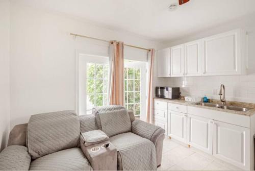 Florida Ridge Apartment | Cozy Private Apartment in Vero Beach with Garden View