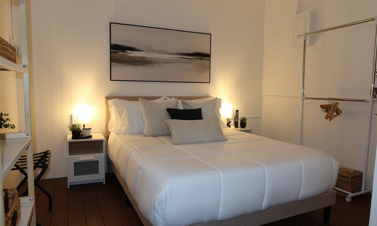 Palm River-Clair Mel House | Cozy Private Studio near Ibor & Port