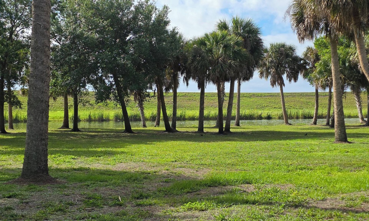 Okeechobee House | Cozy Retreat on Lake Okeechobee Rim Canal close to Brighton Casino