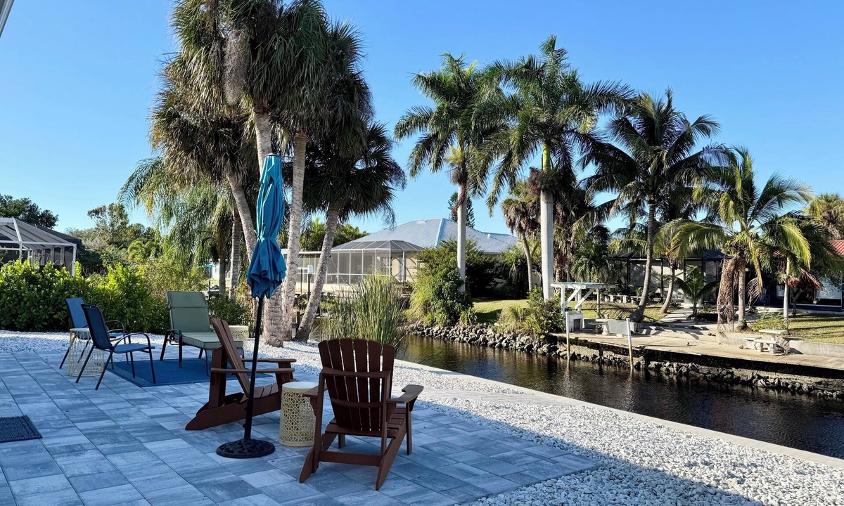 Fort Myers Shores House | Cozy river location on canal, views with a patio, 2b, 2b, furnished home.