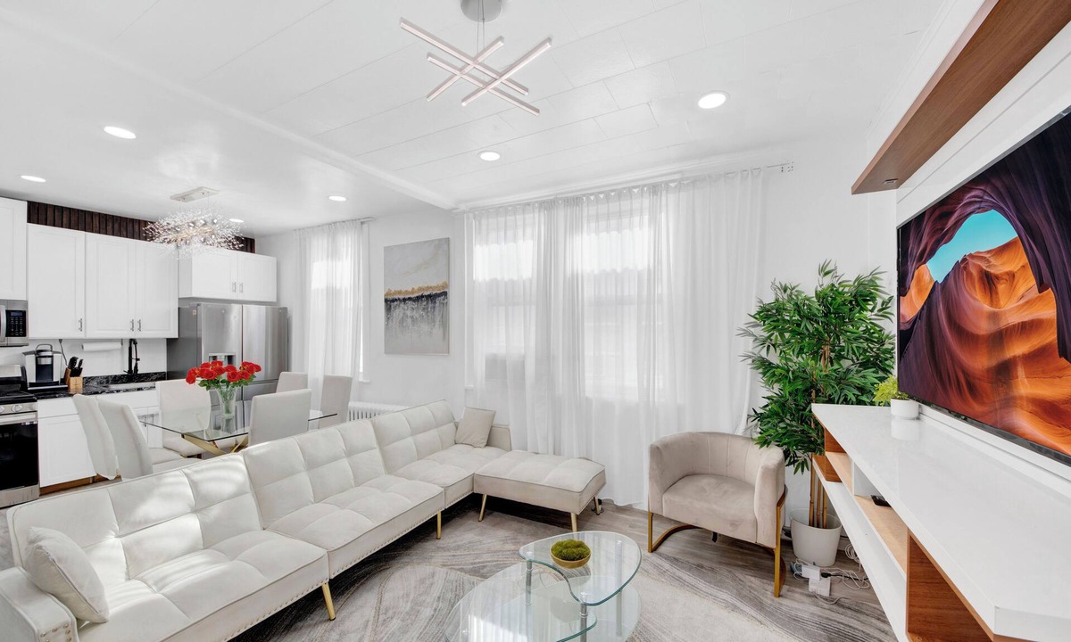 Southeast Yonkers Apartment | Cozy & Spacious 4BR Home/4 Queen Beds/Family Friendly
