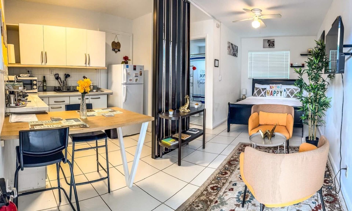 Driftwood Apartment | Cozy studio near Seminole Hard Rock Cafe