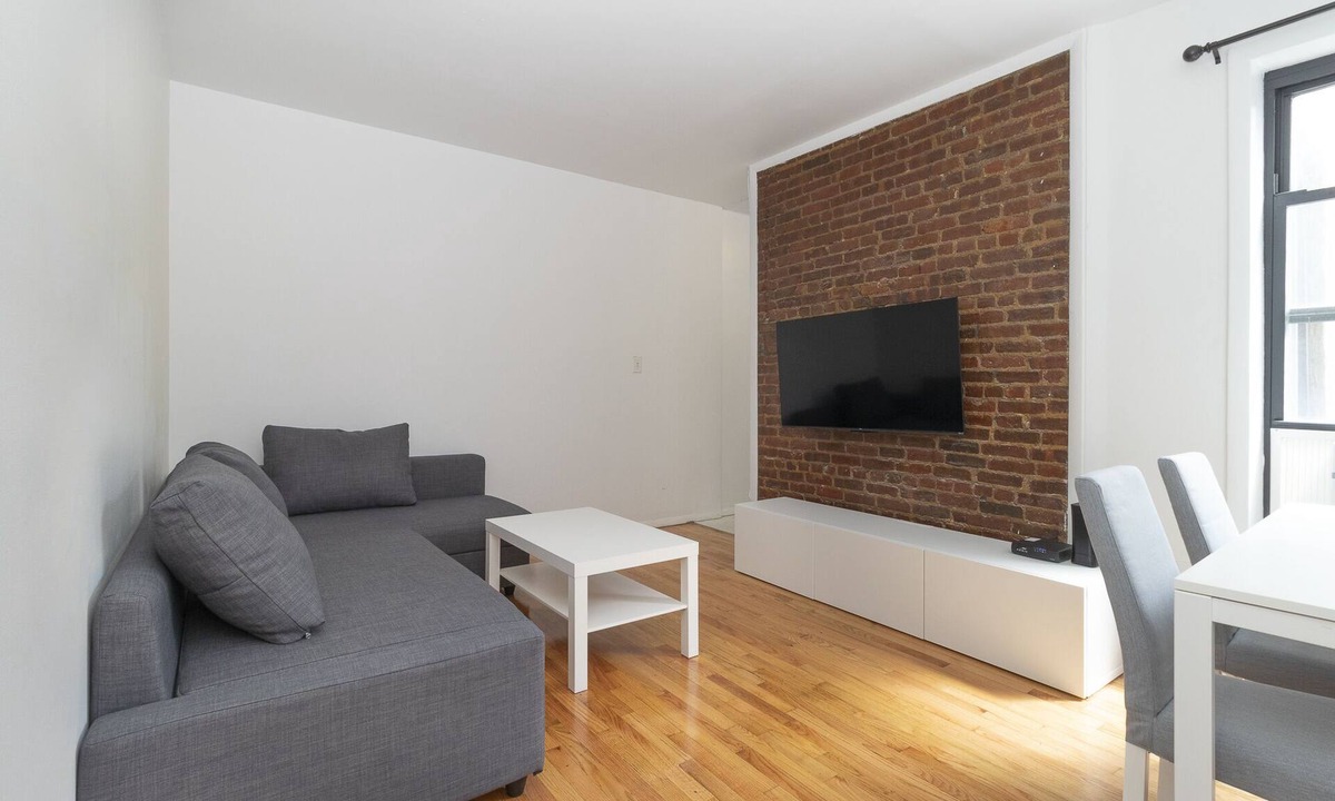Upper East Side Apartment | Cozy Two Bedrooms on Upper East near Famous City Museums