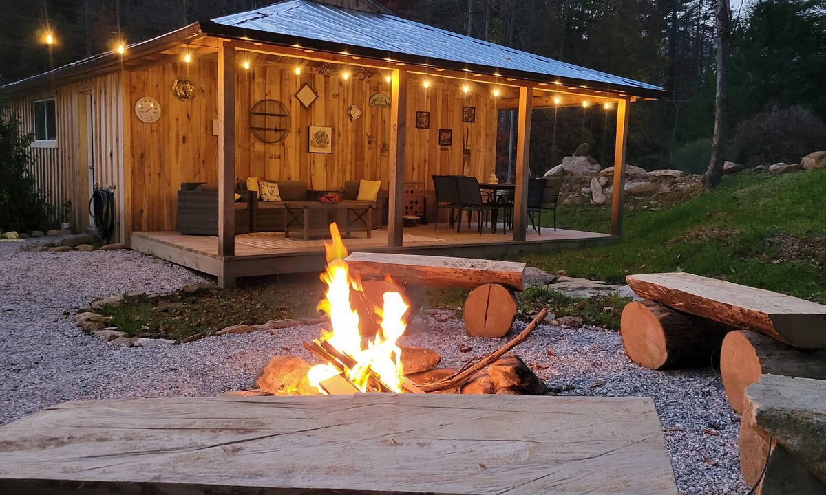 Aquone Cabin | Creekside Cottage –Hot Tub!, Pool Table, Firepit & Pet-Friendly in the Nantahala