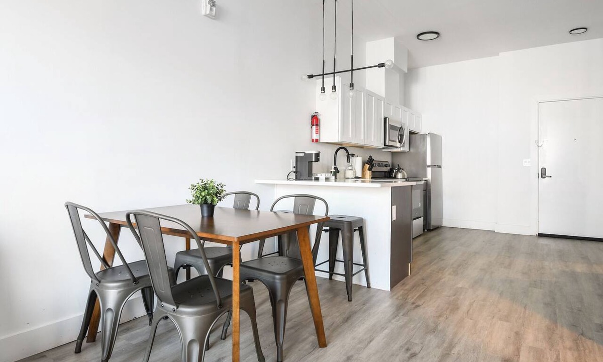 Elizabeth Apartment | Cute 1BR Next to EWR jjyl