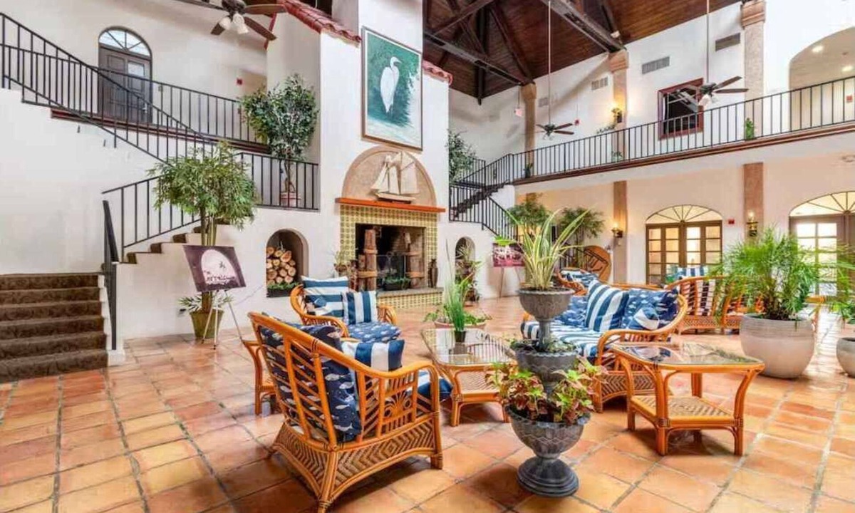 Naples Condo | D153 - 2 Queen Size Beds