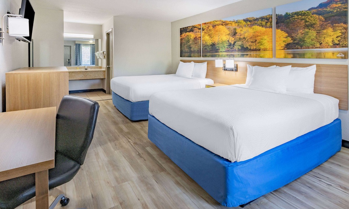 Arcadia Hotel | Days Inn by Wyndham Spartanburg Waccamaw