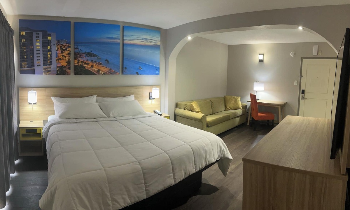 Tampa Hotel | Days Inn & Suites by Wyndham Tampa/Fairground/Casino Area
