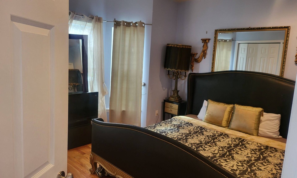 Huntington Station House | Delightful 5-bedroom house with AC in Dix Hills NY 11746