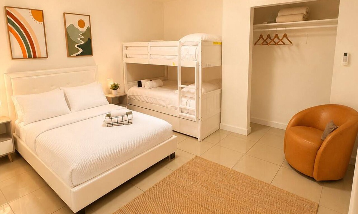 Liberty City Apartment | Design District Studio, free parking, AC and WIFI