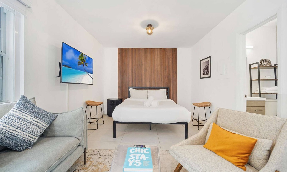 Northeast Miami Condo | Designer Studio | Close to Wynwood | Design District | Downtown