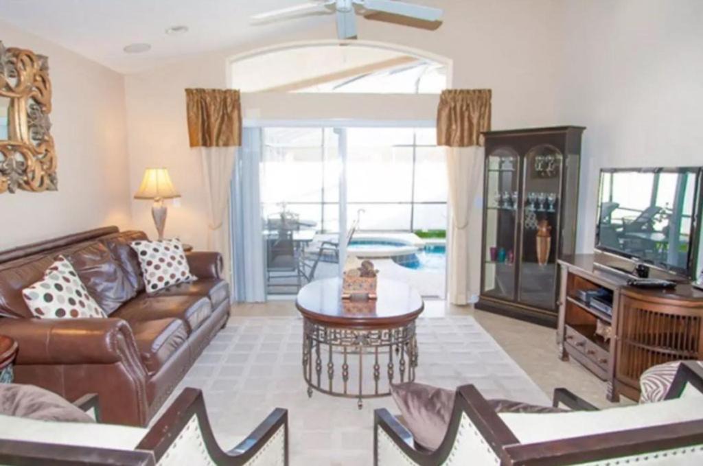 Veranda Palms House | Dharma Four-Bedroom House #2503