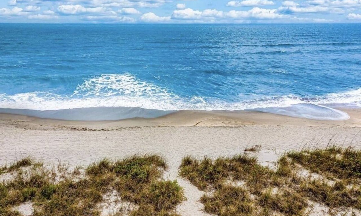Englewood Condo | DIRECTLY ON PRIVATE BEACH! AMAZING PANORAMIC GULF VIEWS! MODERN, COZY CONDO