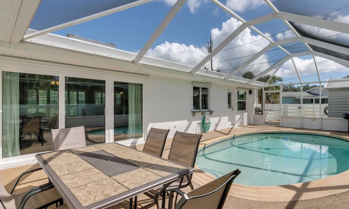 Melbourne House | Dntn Melbourne Pool/Game Room Sleeps 15 4bd/3ba