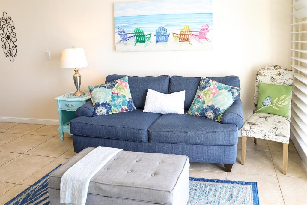 St. Petersburg Apartment | Dolphin Bay in Boca Ciega Resort - 2BR, Pool, Bay View