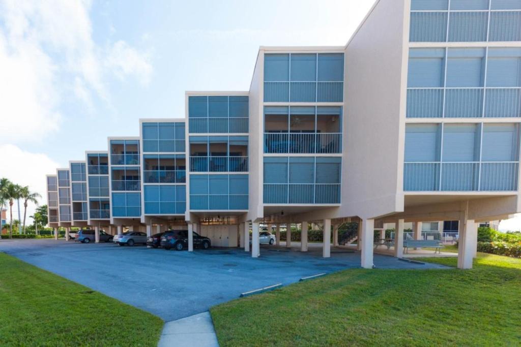 Bonita Springs Apartment | Dolphin Way A-201 - MO 2wks 3x yr only condo