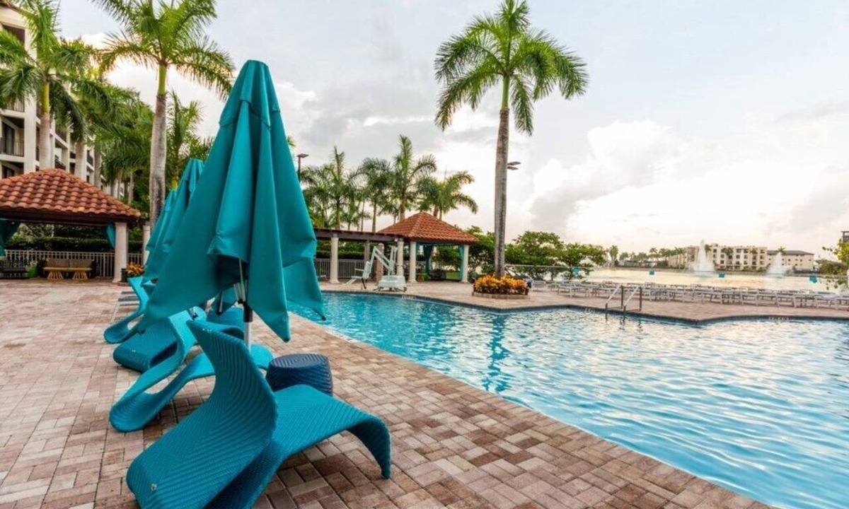Doral Condo | Doral | Miami Golf Stay | Pool & Golf | 2BR