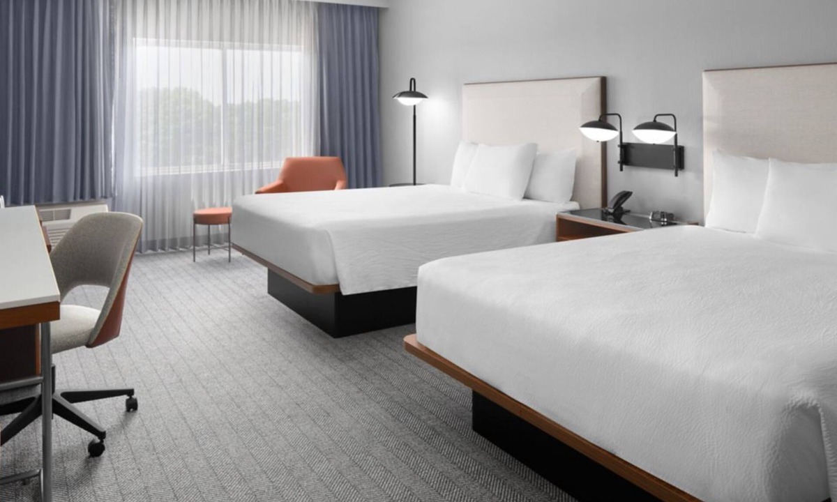 Oldsmar Hotel | Double the Comfort! 2 Units with Pool Access & Close to Tampa Bay Downs