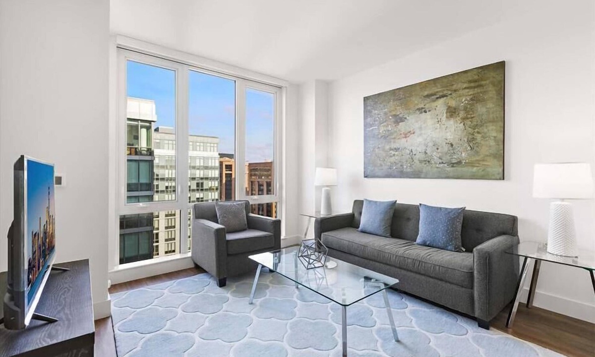 White Plains Apartment | Downtown 1 BR | Desk + Wi-Fi | White Plains