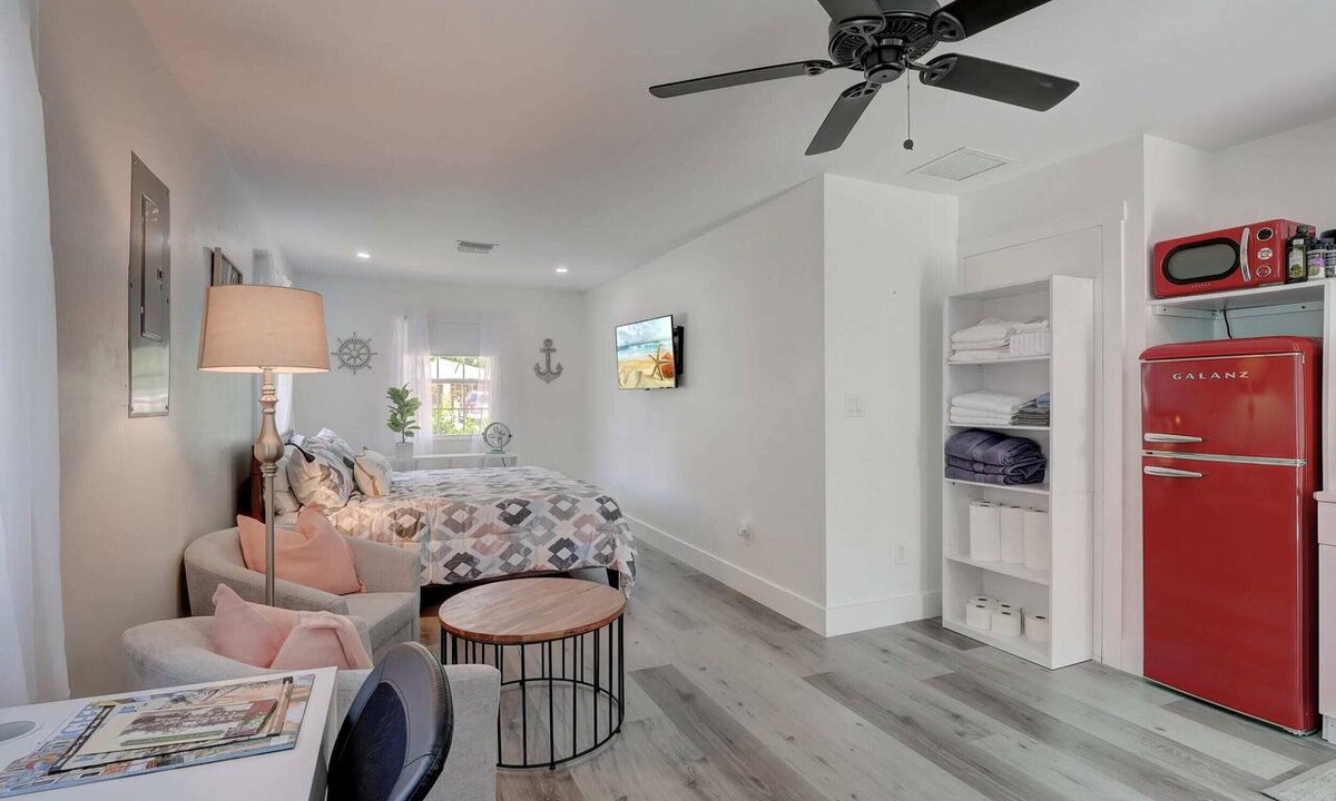 Bonita Springs Apartment | Downtown Gem w/King Bed & BBQ Grill